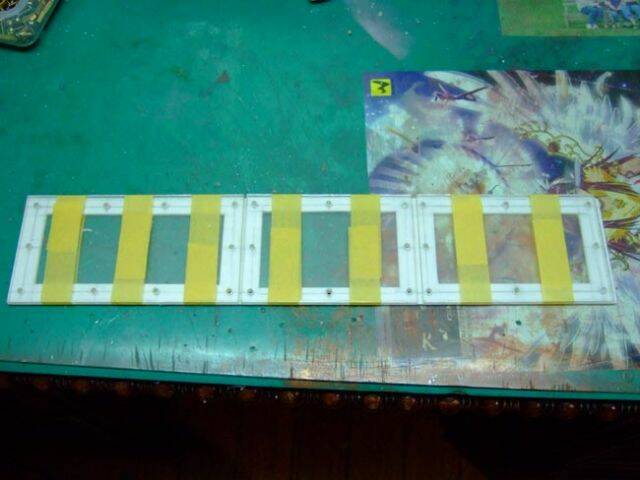 WTC透明艙蓋鑽洞-貼上膠帶比較不會跑掉